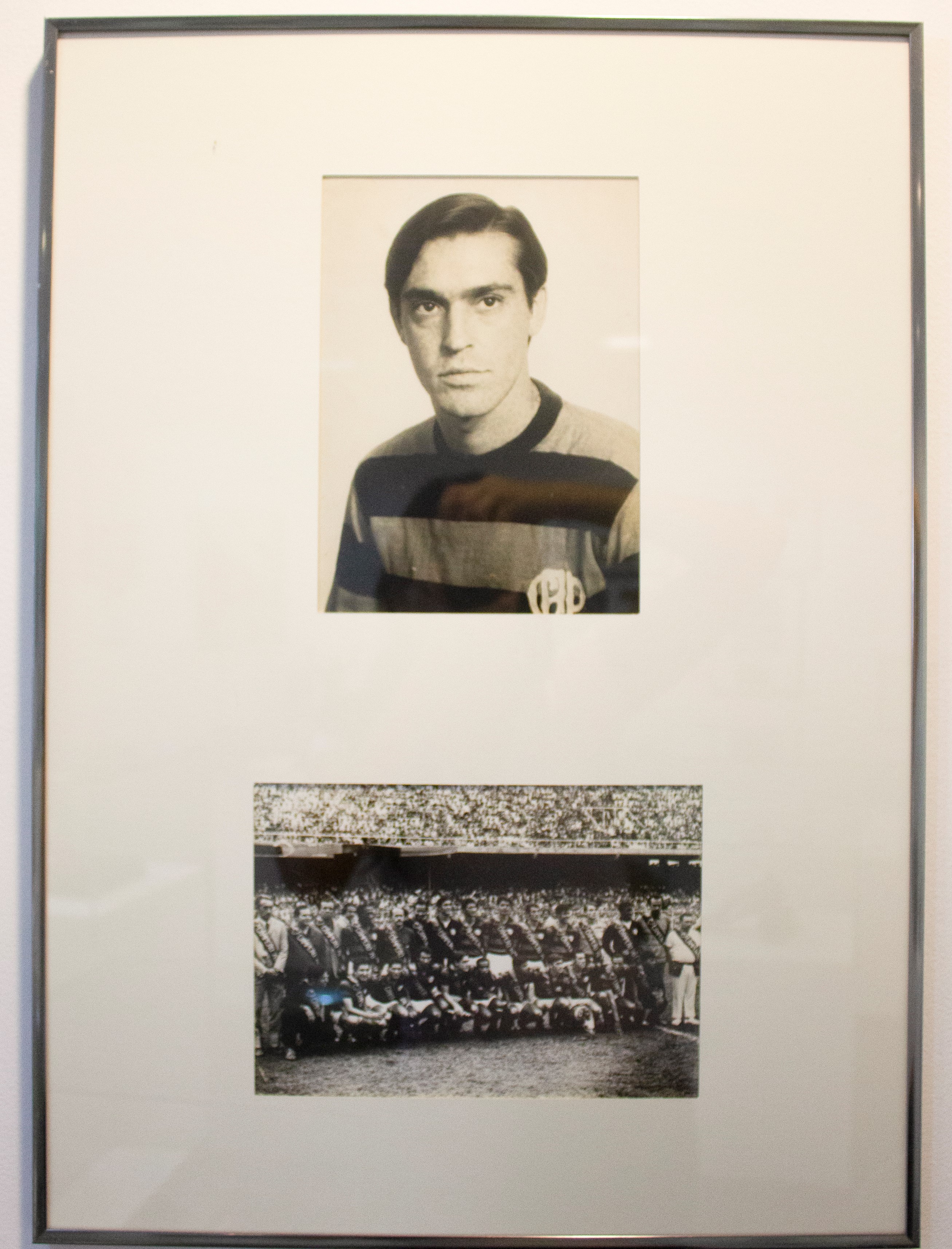 Sicupira com a camiseta do Athletico Paranaense; Em 1970, com a faixa de campeão, com todos os jogadores do Athletico.
