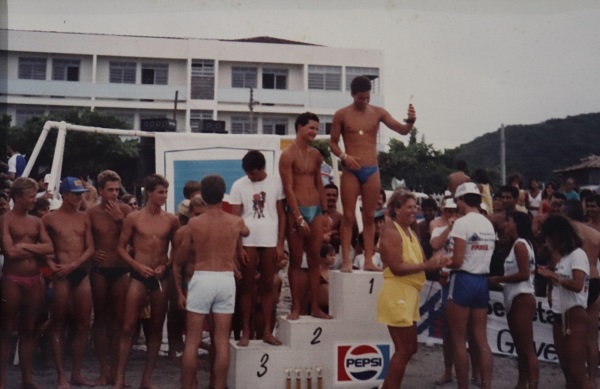 Premiação de natação em Guaratuba, 1988.