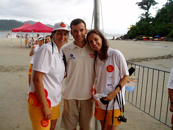 Da direita para a esquerda, Cassia, * e Denise, em 2006. 