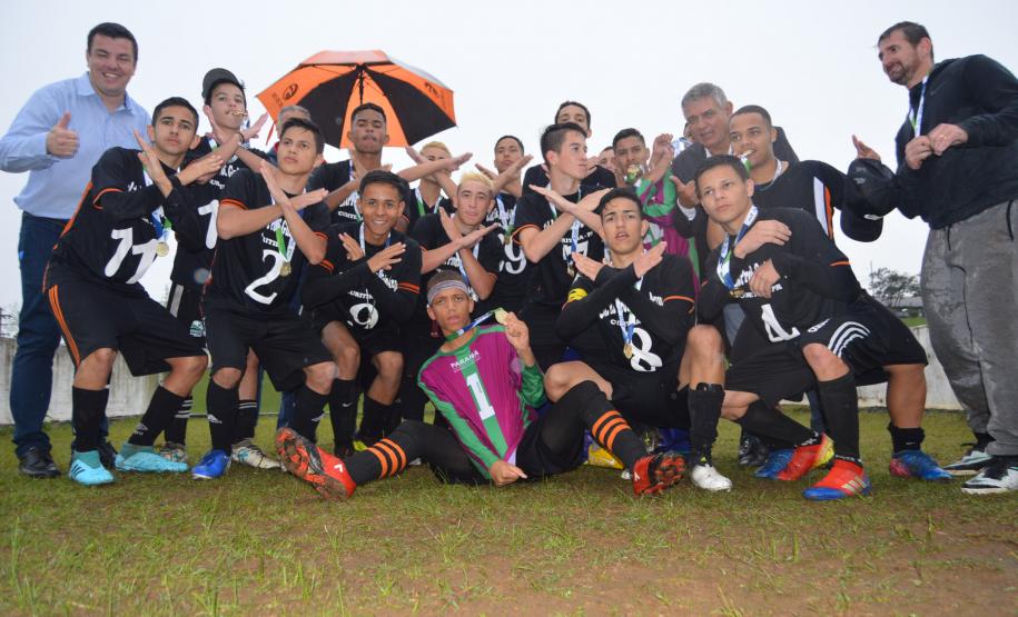 Equipe posa para foto