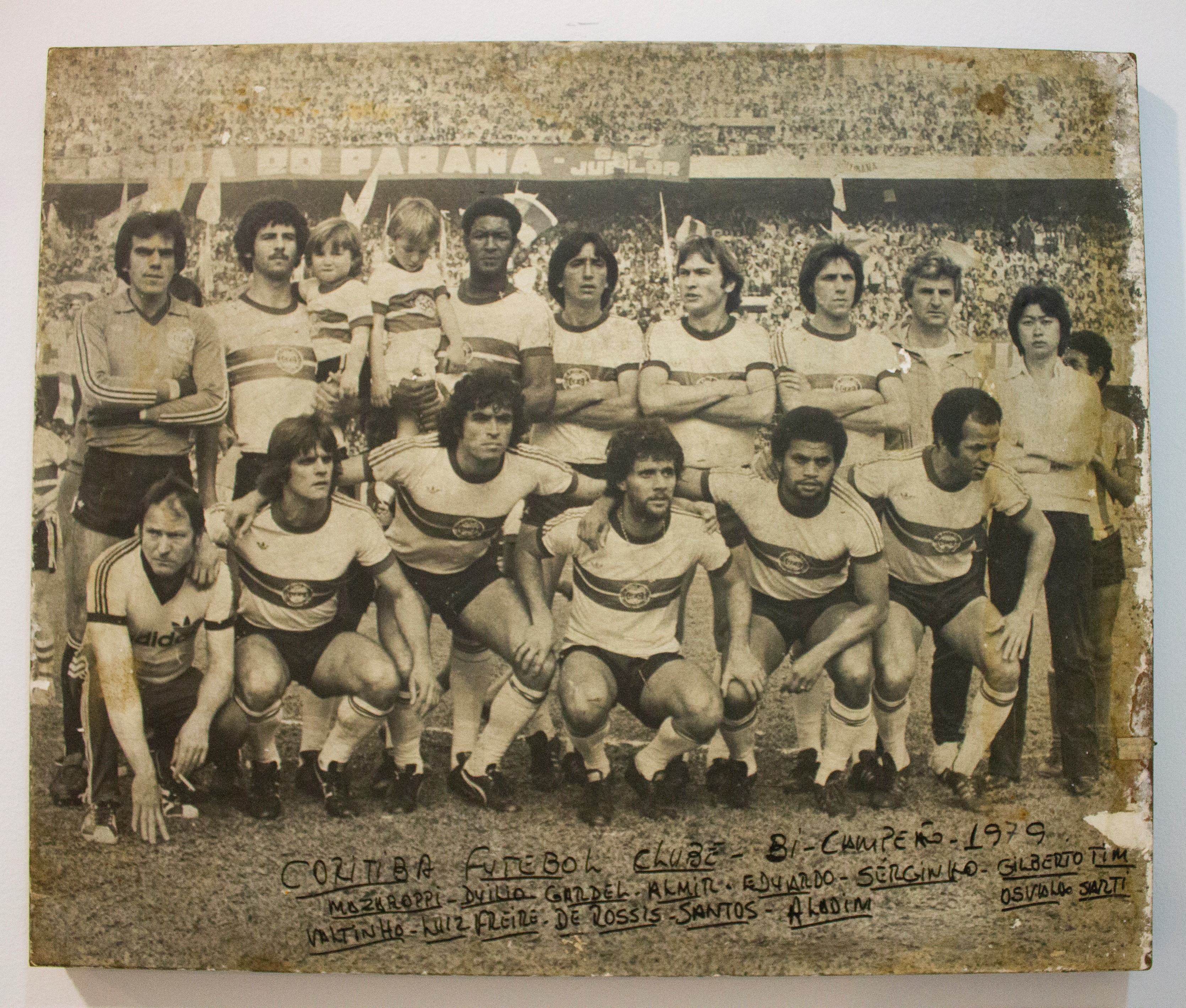 1979 - Coritiba bicampeão: Mazaroppi, Duilio, Gardel, Almir, Eduardo, Serginho, Gilberto Tim, Valtinho, Luiz Freire, De Rossis, Santos e Aladim.