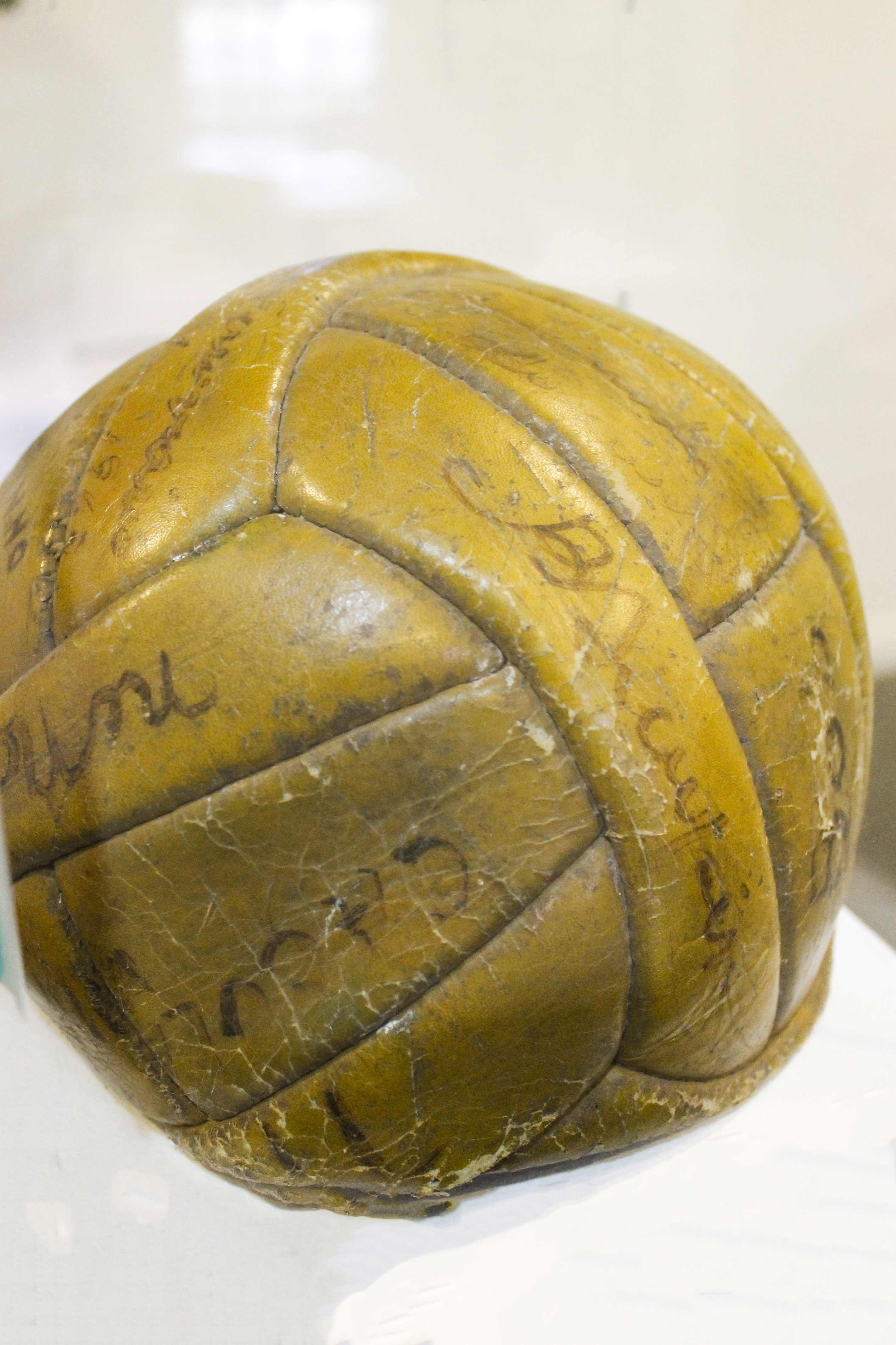 1963 - Bola de futebol do campeonato paranaense.