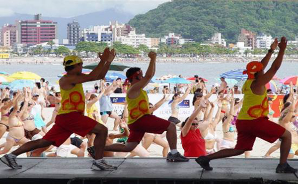 Ginástica na praia, 2010. 