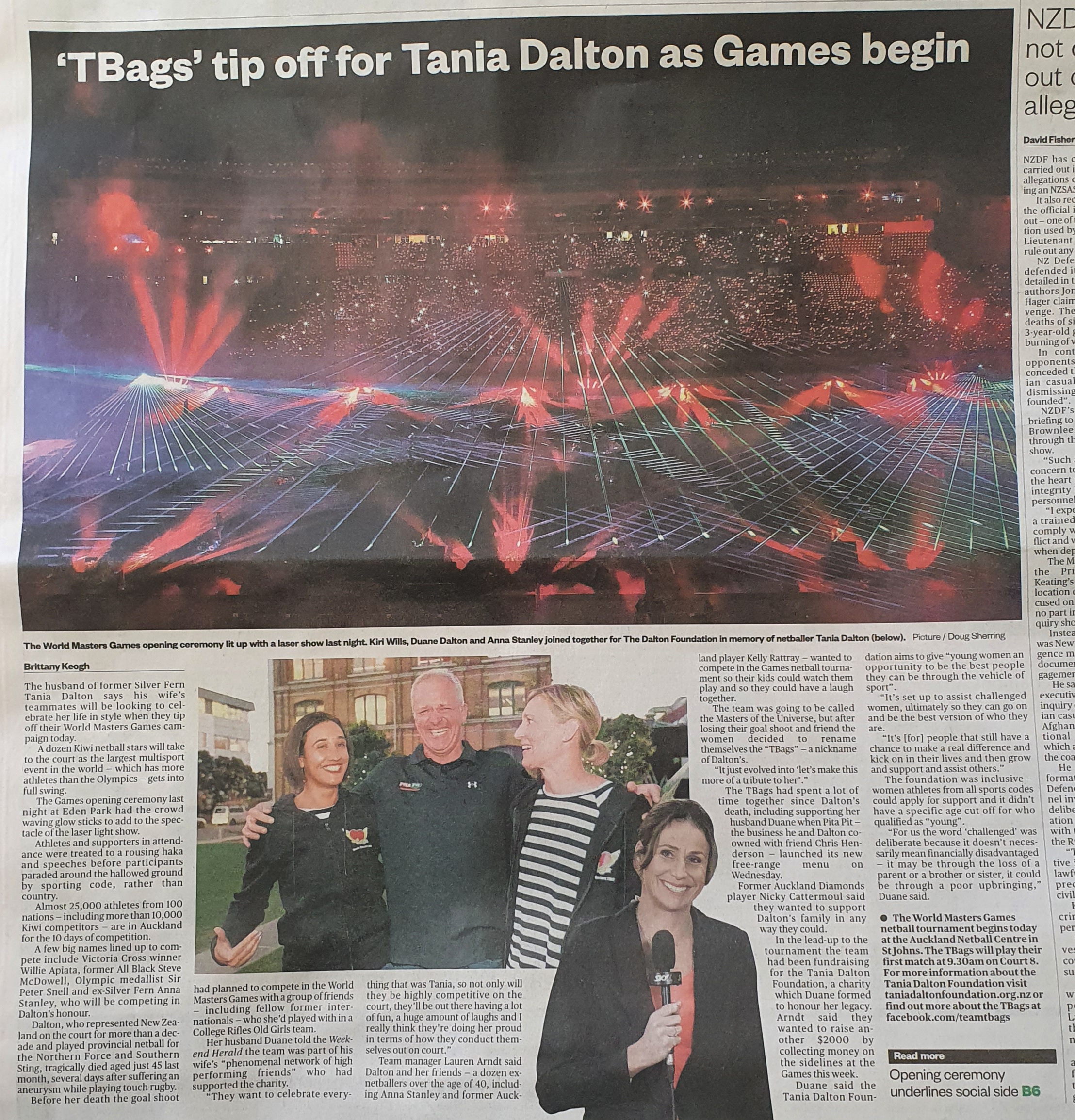 No recorte do Jornal The New Zealand Heraldm, a foto da cerimônia de abertura dos Master Gamers.