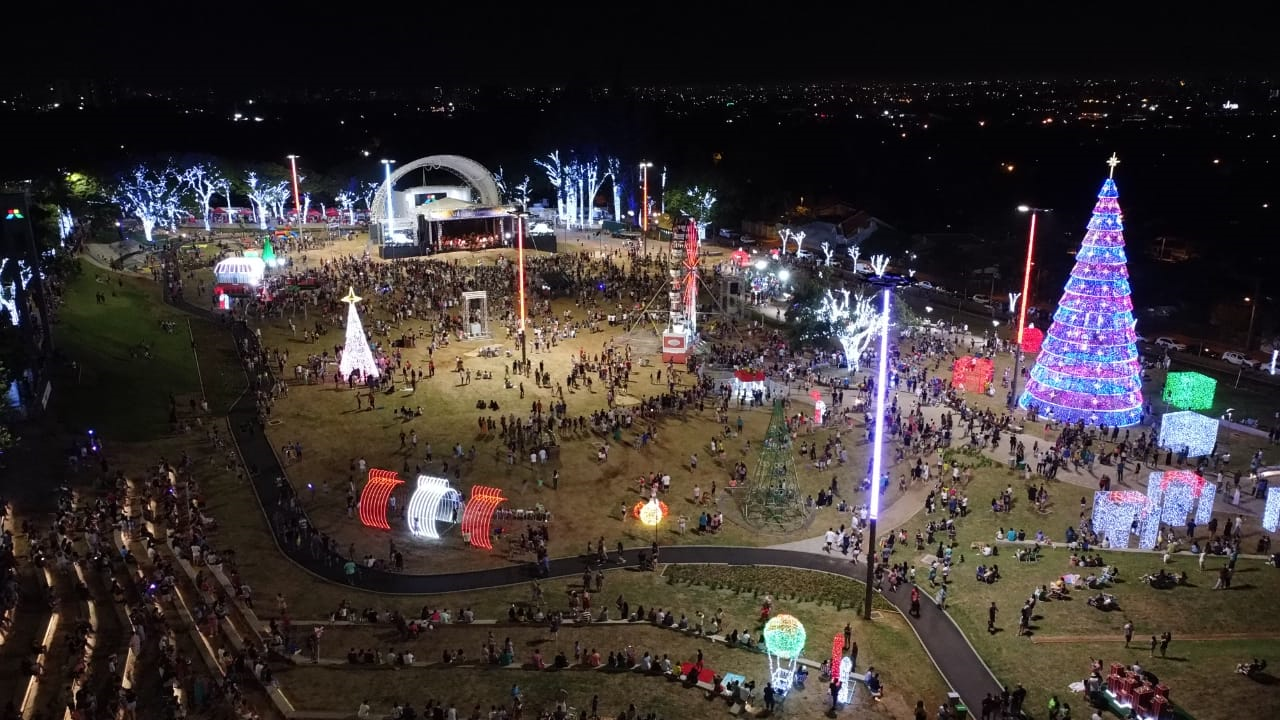 Foto da reabertura do Gramadão à comunidade de Foz do Iguaçu, após pouco mais de um ano de obras de revitalização.