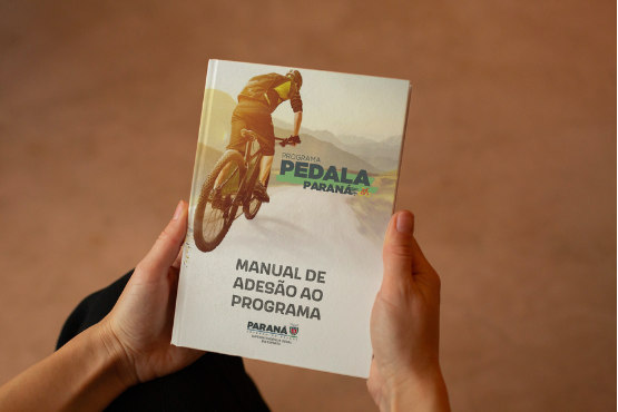 imagem mostrando um mockup do manual do programa pedala paraná