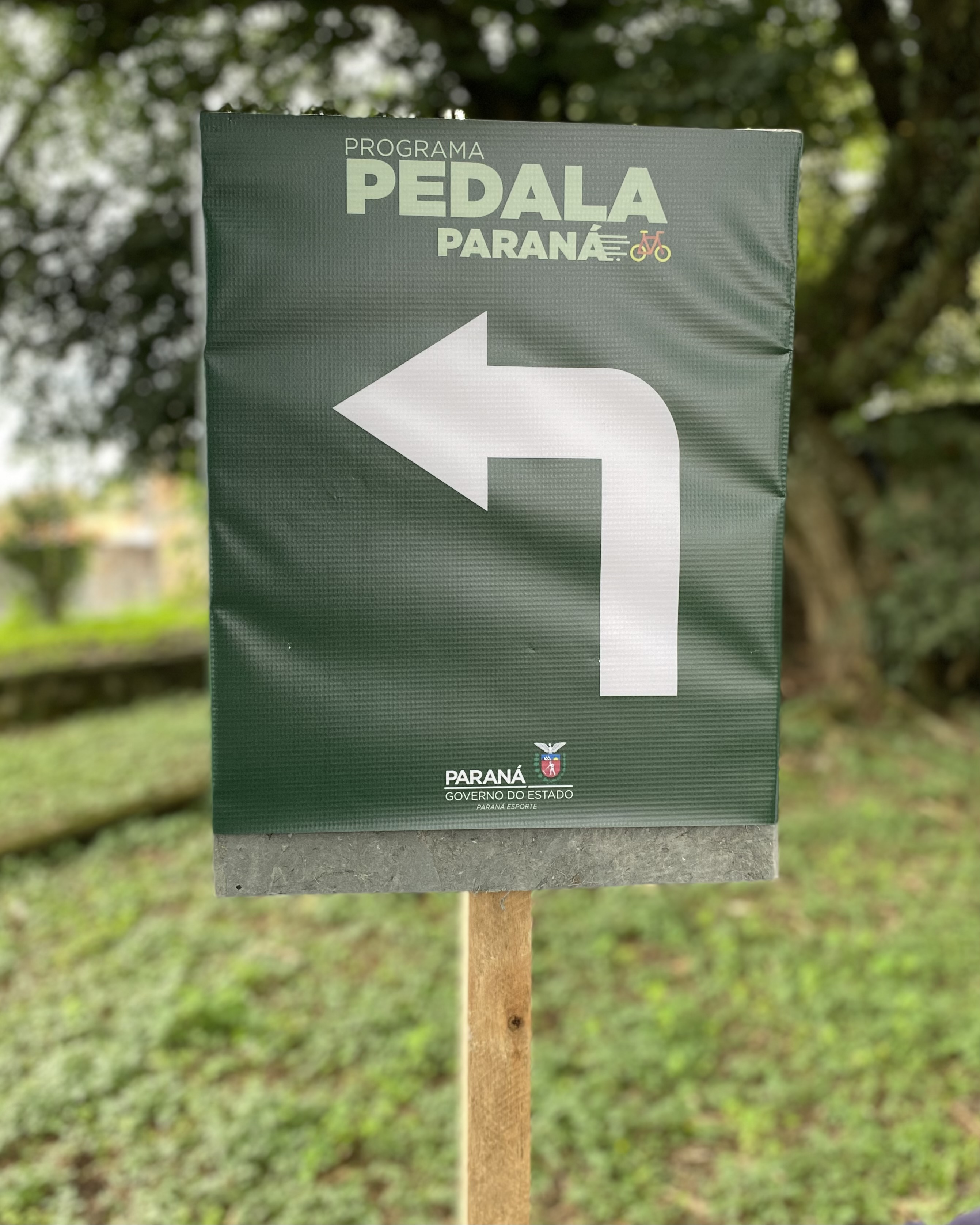 Vire à Esquerda Placa Pedala Paraná