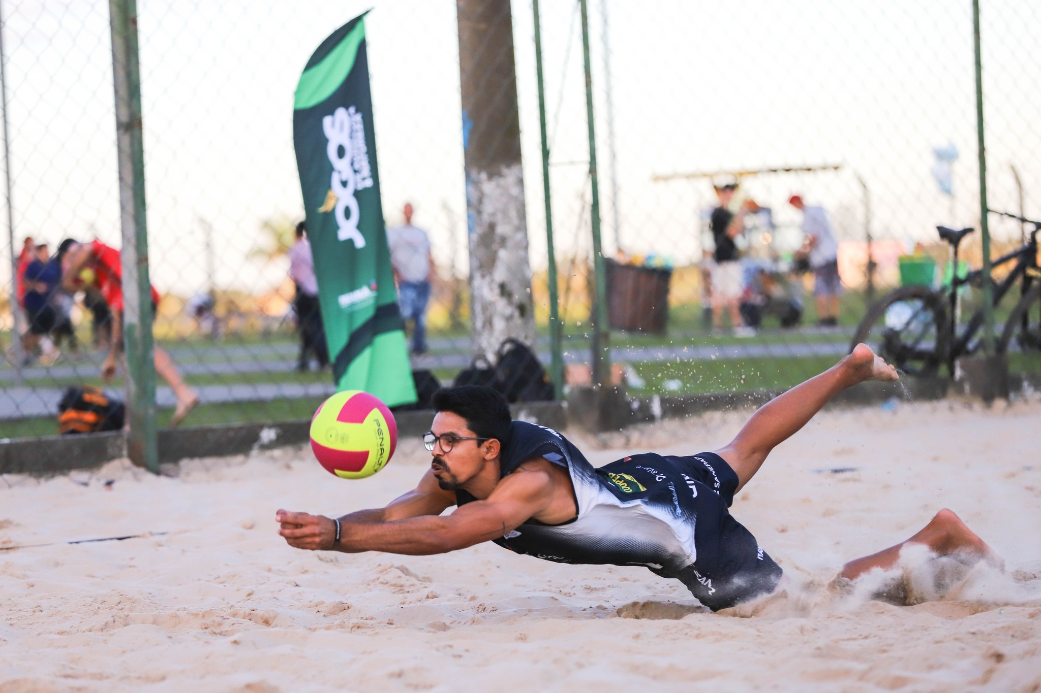 Beach Tennis é uma das atrações que movimentam o festival Na Praia