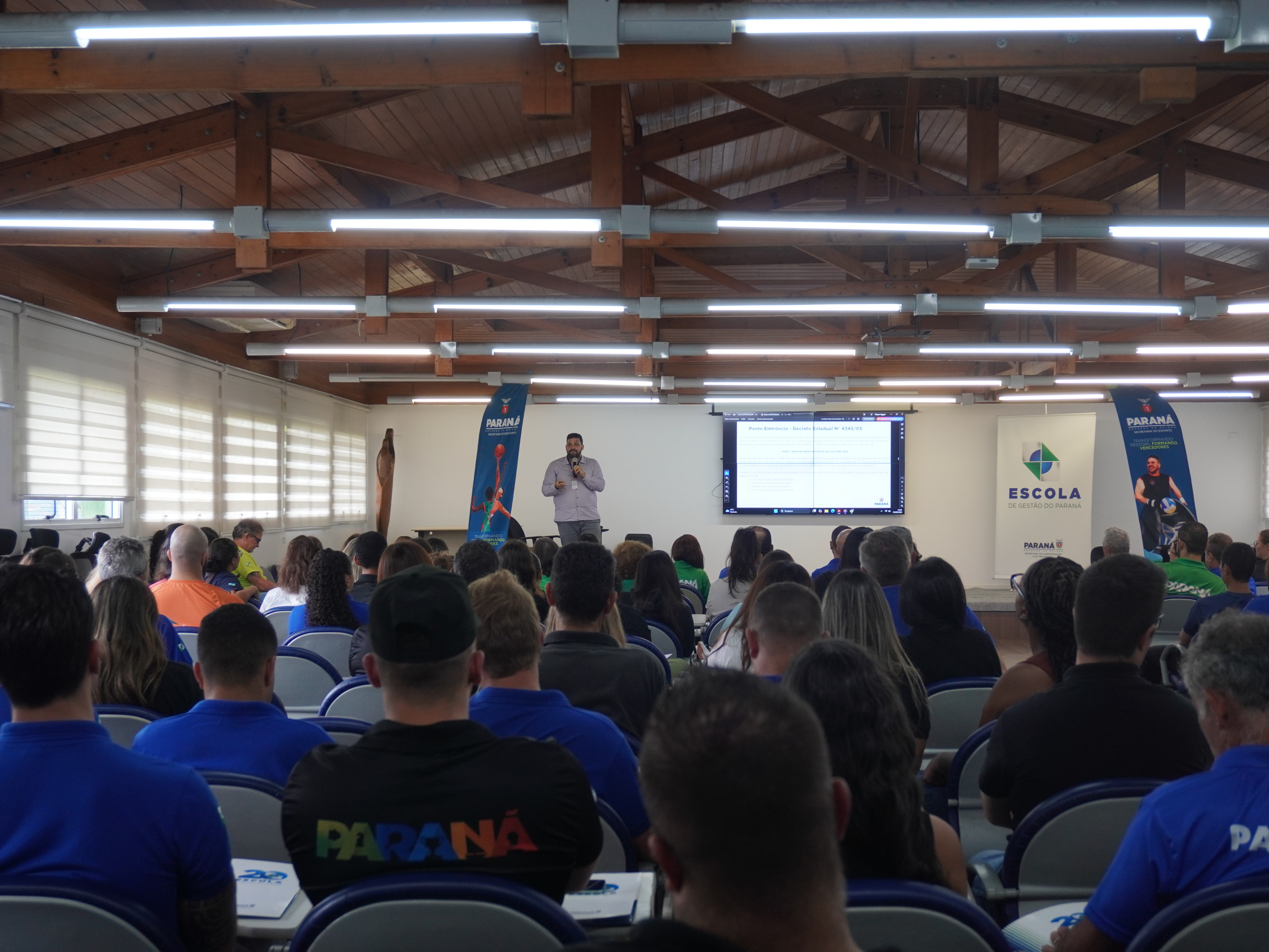 A cerimônia acontece no auditório da SEES, no Capão da Imbuia, em Curitiba