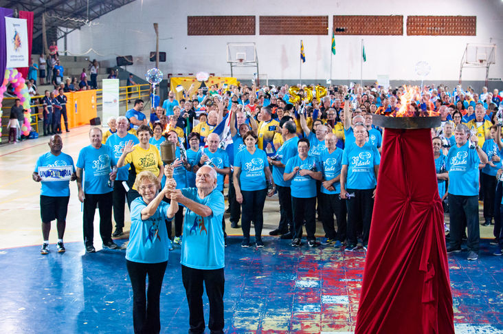 Fogo simbólico foi aceso pelo jogador mais velho da delegação da cidade sede. Foto: Amanda Iargas.