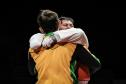  Nos Jogos Paralímpicos de Tóquio 2020, Arena Makuhari Messe, no dia 04/09/21, Débora Bezerra de Menezes comemora sua medalha de prata abraçando seu técnico, Rodrigo Ferla.  