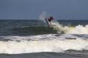 Natação em águas abertas, surf e pesca com caiaques agitam o Litoral no fim de semana