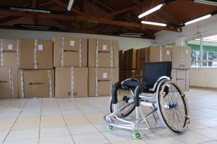 Cadeira de rodas adaptada ao paradesporto
