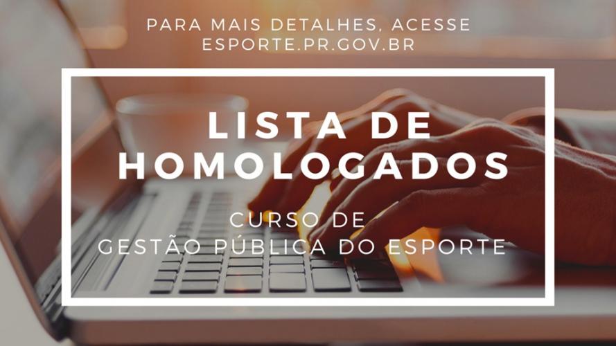 Mãos digitando em um teclado de laptop