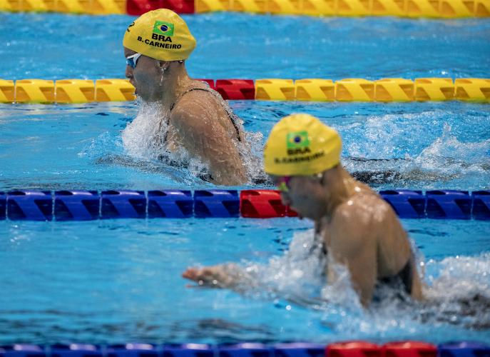 Débora e Beatriz Carneiro