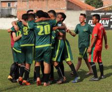 Equipe se abraça e comemora