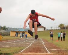 Atleta Saltando