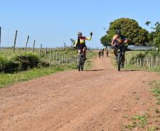 foto mostra ciclistas na ciclorrota de mandaguari