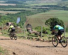 foto mostra ciclistas na ciclorrota de mandaguari