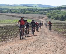 foto mostra ciclistas na ciclorrota de mandaguari