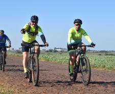 foto mostra ciclistas na ciclorrota de mandaguari