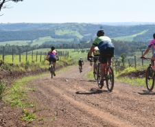 foto mostra ciclistas na ciclorrota de mandaguari