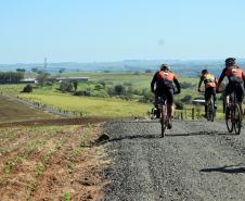 foto mostra ciclistas na ciclorrota de mandaguari