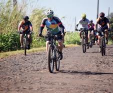 foto mostra ciclistas na ciclorrota de mandaguari