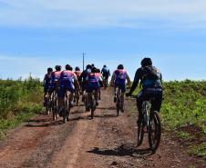 ciclistas pedalando na Rota Marialva I