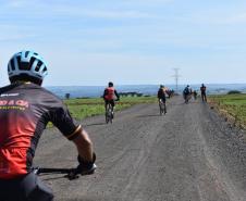 ciclistas pedalando na Rota Marialva I