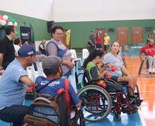 Centro esportivo reestruturado em Curitiba Localizado na Vila Oficinas