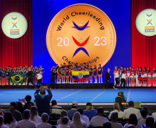 Paranaense conquista segundo lugar no mundial de cheerleading, em Orlando