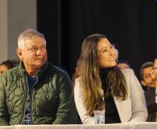 A convite do Secretário de Esporte, Helio Wirbiski, a primeira dama, Luciana Saito Massa, participou da abertura dos Jogos da Integração da Idoso.