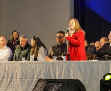 A convite do Secretário de Esporte, Helio Wirbiski, a primeira dama, Luciana Saito Massa, participou da abertura dos Jogos da Integração da Idoso.