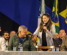 A convite do Secretário de Esporte, Helio Wirbiski, a primeira dama, Luciana Saito Massa, participou da abertura dos Jogos da Integração da Idoso.