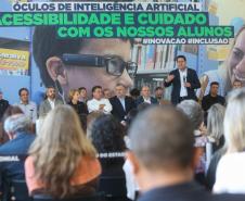 Estado entrega óculos com inteligência artificial para apoiar alunos cegos da rede estadual