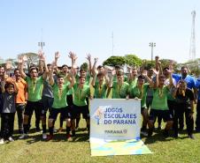 As disputas do torneio de futebol de campo escolar ocorrem em duas categorias: de 12 a 14 anos, 68 equipes, e de 15 a 17 anos, com 67 equipes, ambas no masculino e feminino. Os times que se classificarem nessa etapa avançam para a Fase Final, que será disputada em Dois Vizinhos entre 10 e 15 de outubro.