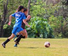 As disputas do torneio de futebol de campo escolar ocorrem em duas categorias: de 12 a 14 anos, 68 equipes, e de 15 a 17 anos, com 67 equipes, ambas no masculino e feminino. Os times que se classificarem nessa etapa avançam para a Fase Final, que será disputada em Dois Vizinhos entre 10 e 15 de outubro.