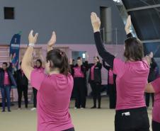 Evento reuniu cerca de 100 participantes, entre servidoras da secretaria e mulheres da comunidade local. Ideia foi incentivar a prática do esporte em favor da saúde integral e falar sobre autocuidado e prevenção do câncer de mama e de colo do útero.