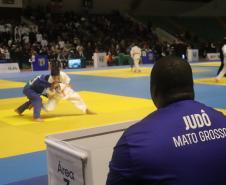 O Campeonato Brasileiro de Judô (CBJ) levou mais de mil pessoas ao Ginásio de Esportes do Tarumã, em Curitiba, neste fim de semana, para acompanhar lutas femininas e masculinas de atletas de 13 a 15 anos, de todos os estados