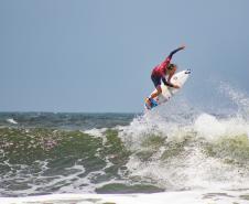 O Pico de Matinhos, no litoral paranaense, recebeu, entre os dias 6 e 12 de novembro, a quarta etapa do Circuito CBSurf Taça Brasil.