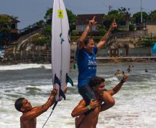 O Pico de Matinhos, no litoral paranaense, recebeu, entre os dias 6 e 12 de novembro, a quarta etapa do Circuito CBSurf Taça Brasil.