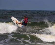 Natação em águas abertas, surf e pesca com caiaques agitam o Litoral no fim de semana