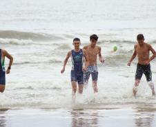 A 1ª etapa do Circuito Paranaense de Águas Abertas movimentou o mar e as areias da Praia Central de Guaratuba