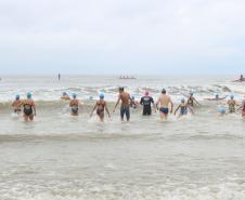 A 1ª etapa do Circuito Paranaense de Águas Abertas movimentou o mar e as areias da Praia Central de Guaratuba