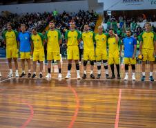 Estrelas do vôlei levam mais de 4 mil pessoas ao Ginásio do Tarumã em prol do Rio Grande do Sul