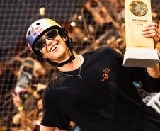 Skatista paranaense Gui Khury iguala recorde de Bob Burnquist em evento internacional