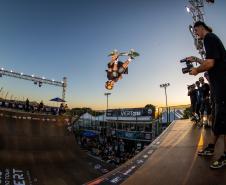 Skatista paranaense Gui Khury iguala recorde de Bob Burnquist em evento internacional