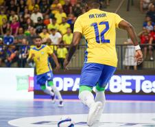 Seleção Brasileira de futsal conquista título com campanha invicta em São José dos Pinhais