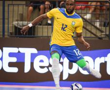 Seleção Brasileira de futsal conquista título com campanha invicta em São José dos Pinhais